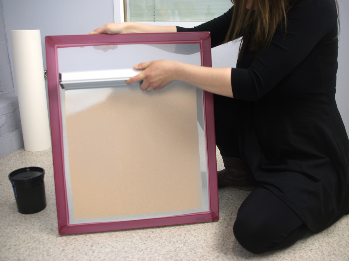 Siebdruckrahmen mit SERICOP SUPREME Diazo Emulsion beschichten Siebdruckrahmen mit SERICOP SUPREME Diazo Emulsion beschichten