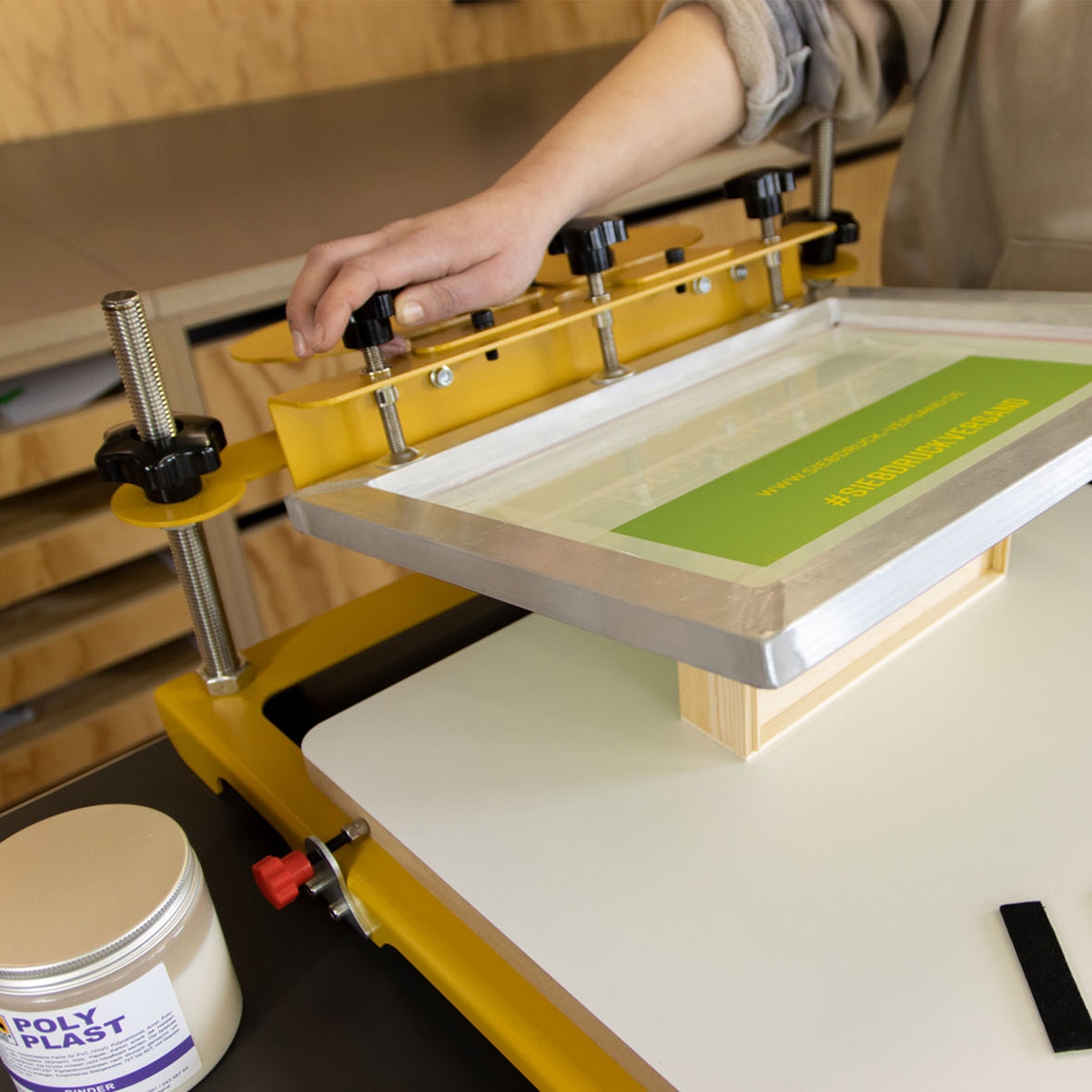 Siebdruckmaschine FLAT-DX100 für Papier, Pappe, Holz - Siebdruckversand ...