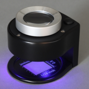 Präzise Lupe mit LED- und UV-Licht und 30x Vergrößerung